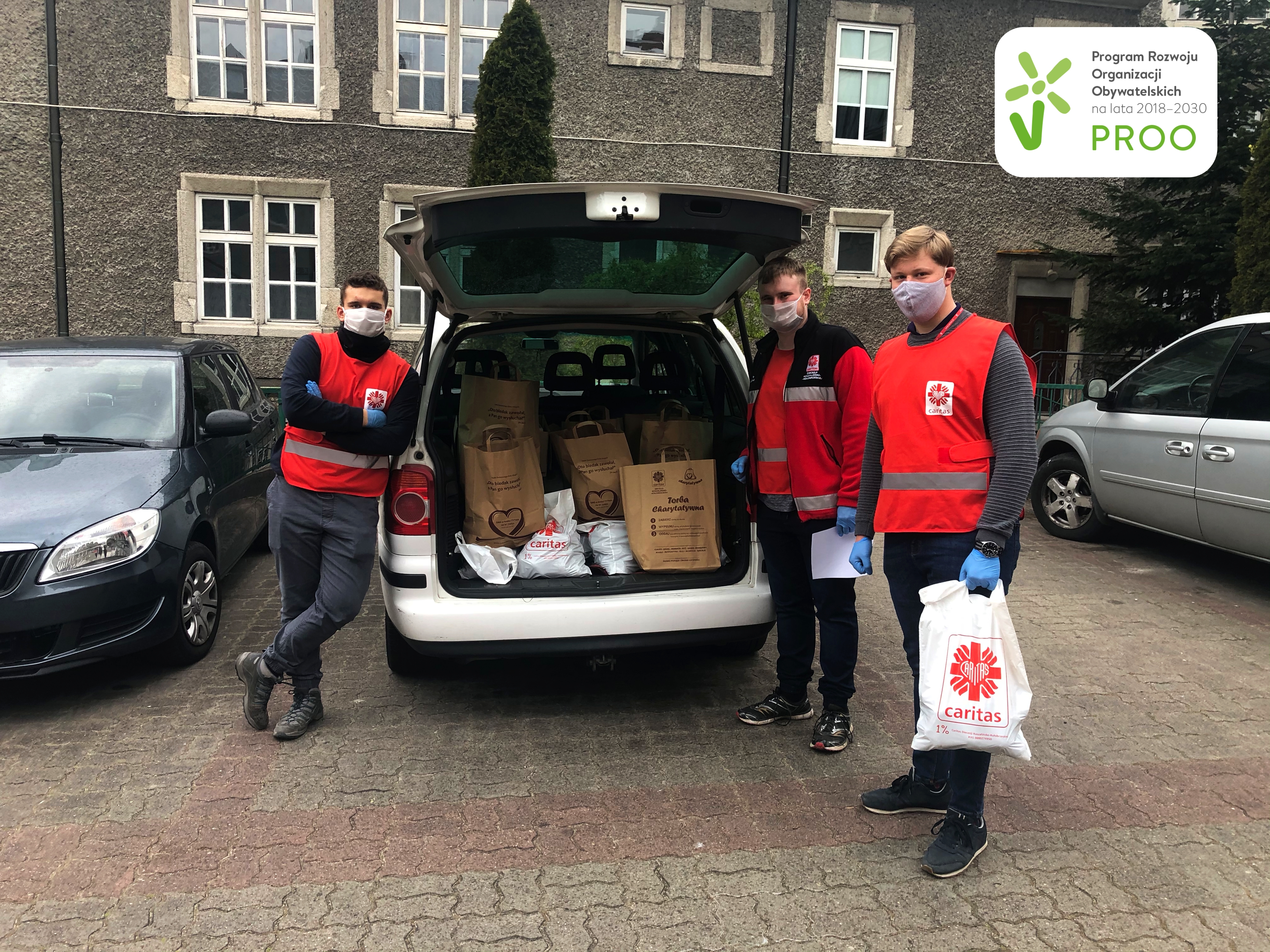 Zdjęcie wolontariuszy.jpg